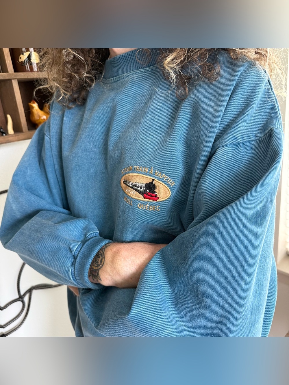💀 SOLD 💀 Vintage 90s Blue Denim Steam Train Quebec Crewneck Pullover ~ Size L - Picture 3 of 9